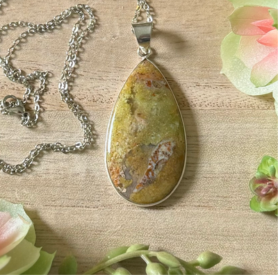 Calico Lace Agate Necklace
